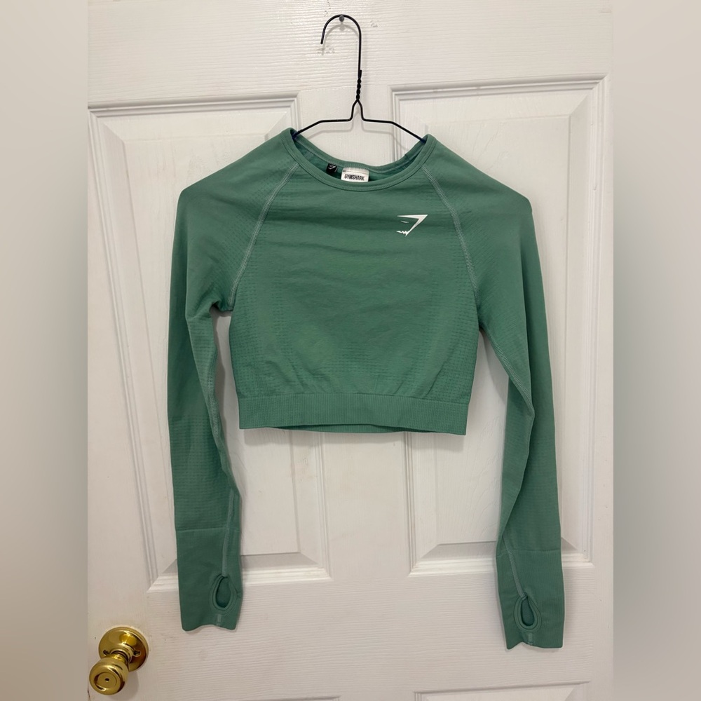 Gymshark women’s cropped green top